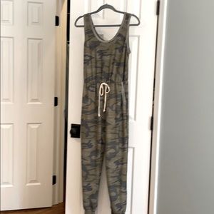 NWOT Camo Jumper Size Medium